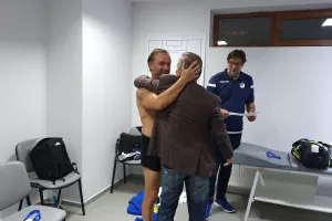 (ΒΙΝΤΕΟ KERKIDA) Φοβερές αντιδράσεις ΠΡΟΔΡΟΜΟΥ - ΝΤΟΛ στ' αποδυτήρια!