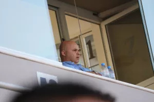 Aπό κόντα ΟΛΑ
