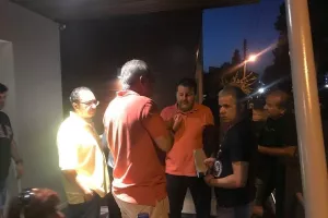 ΚΙΝΗΣΗ ΣΟΦΟ στο τέλος: "ΕΝΑ, ΔΥΟ, ΤΡΙΑ ΑΕΛ!!!"