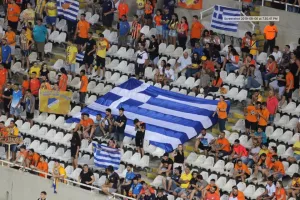 ΑΠΟΕΛ/Υποδοχή με ελληνικές σημαίες και Εθνικό Ύμνο (βίντεο/φώτος)