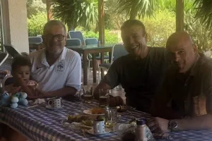  Συνάντηση με ΤΙΜΟΥΡ