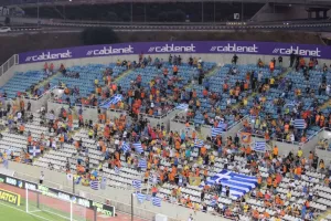 ΑΠΟΕΛ/Υποδοχή με ελληνικές σημαίες και Εθνικό Ύμνο (βίντεο/φώτος)