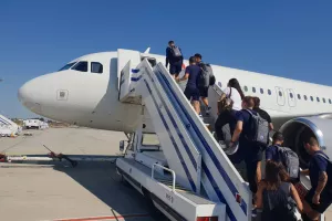 ΠΕΤΑΞΕ για Ολλανδία ο Απόλλωνας/ ΕΜΕΙΝΕ Κύπρο ο Καρ (Φώτος)