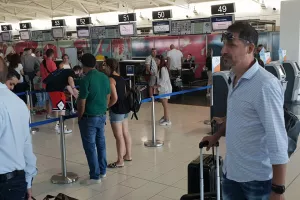 ΠΕΤΑΞΕ για Ολλανδία ο Απόλλωνας/ ΕΜΕΙΝΕ Κύπρο ο Καρ (Φώτος)