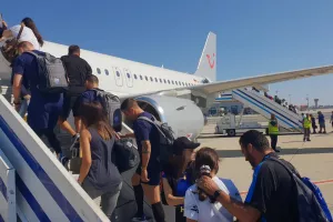 ΠΕΤΑΞΕ για Ολλανδία ο Απόλλωνας/ ΕΜΕΙΝΕ Κύπρο ο Καρ (Φώτος)