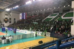 ΘΥΡΑ 9: "Βλακείες όσα γράφονται/Κάποιοι άφησαν το Σωματείο στο έλεος του θεού"