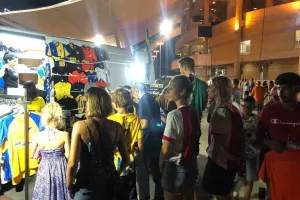 Οι Ολλανδέζες... στο κατάστημα του ΑΠΟΕΛ (φώτος)