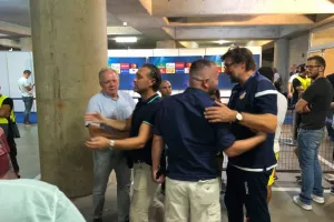 ΥΠΟΔΟΧΗ... σε Ντολ! (Φώτος)