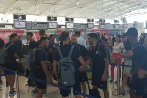 ΠΕΤΑΞΕ για Ολλανδία ο Απόλλωνας/ ΕΜΕΙΝΕ Κύπρο ο Καρ (Φώτος)