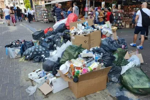 (Φώτος/βίντεο) Σκουπίδια στο κέντρο του Άμστερνταμ 