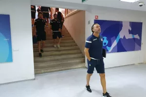 Στο γήπεδο η αποστολή του ΑΠΟΕΛ/ΦΩΤΟΣ