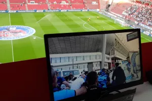 LIVE...  οι "φυγάδες" στις οθόνες των Ολλανδών!