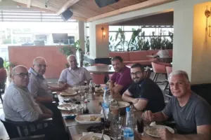 ΝΕΑ ΣΑΛΑΜΙΝΑ/ Γεύμα... όλοι μαζί! (Φώτος)