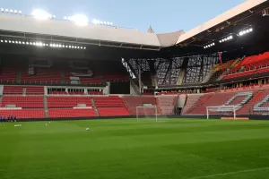 To κατα... ΚΟΚΚΙΝΟ "Philips Stadion" (φωτος)