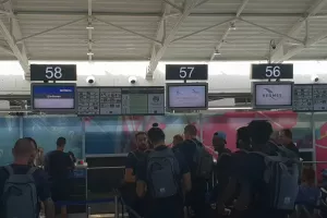 ΠΕΤΑΞΕ για Ολλανδία ο Απόλλωνας/ ΕΜΕΙΝΕ Κύπρο ο Καρ (Φώτος)