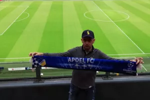 Εξήγησε στην Ολλανδέζα...