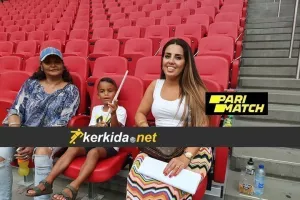 (ΦΩΤΟΣ) Δίπλα στον σύζυγο… Μπόι 