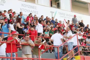 "Σαλαμιναίε, Σαλαμιναία αύριο εσυ θα κερδίσεις το παιχνίδι"
