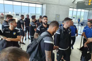 (ΦΩΤΟΣ) Η άφιξη της αποστολής του ΑΠΟΕΛ