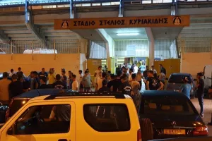 Έξω από το γήπεδο οι Παφίτες (φώτος)