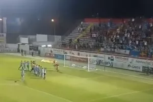 (ΒΙΝΤΕΟ kerkida) Ξεσηκωμός και "ΟΛΕ, ΟΛΕ, ΟΛΕ"