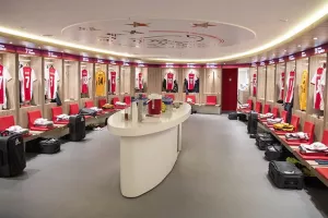 Ο ΑΓΙΑΞ στον δρόμο του ΑΠΟΕΛ! (βίντεο/φώτος)