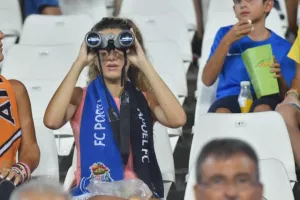 Με τα κυάλια!