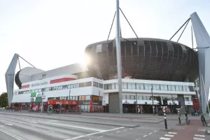 To κατα... ΚΟΚΚΙΝΟ "Philips Stadion" (φωτος)