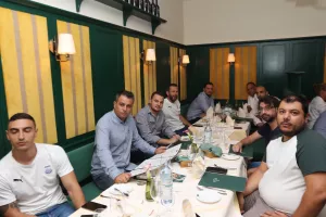 Δεξιώθηκε τους δημοσιογράφους (φώτος)