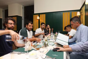 Δεξιώθηκε τους δημοσιογράφους (φώτος)
