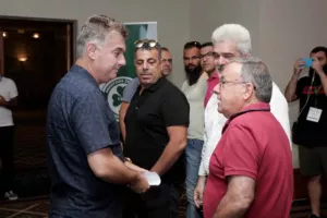 ΦΩΤΟΣ/Η συνάντηση Παπασταύρου με τα μέλη