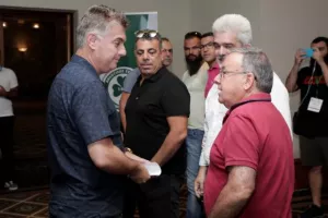 ΦΩΤΟΣ/Η συνάντηση Παπασταύρου με τα μέλη
