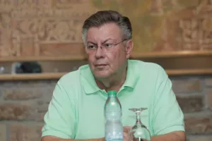 ΦΩΤΟΣ/Η συνάντηση Παπασταύρου με τα μέλη