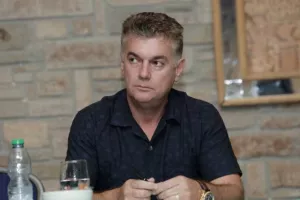 ΦΩΤΟΣ/Η συνάντηση Παπασταύρου με τα μέλη