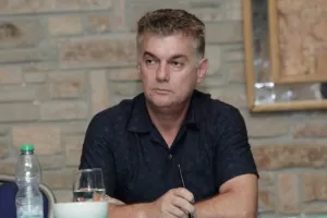ΦΩΤΟΣ/Η συνάντηση Παπασταύρου με τα μέλη