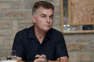 ΦΩΤΟΣ/Η συνάντηση Παπασταύρου με τα μέλη