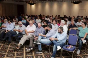 ΦΩΤΟΣ/Η συνάντηση Παπασταύρου με τα μέλη
