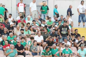 ΠΡΑΣΙΝΙΣΑΝ το γήπεδο και έδωσαν κίνητρο σε κάθε παίκτη