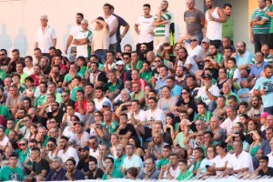 ΠΡΑΣΙΝΙΣΑΝ το γήπεδο και έδωσαν κίνητρο σε κάθε παίκτη