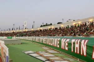 ΠΡΑΣΙΝΙΣΑΝ το γήπεδο και έδωσαν κίνητρο σε κάθε παίκτη