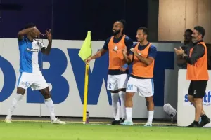"Αέρας" ο ΑΠΟΛΛΩΝΑΣ στη Βιέννη! (Φώτος)