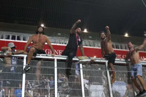 Στα ττέλια/Απόλλων!