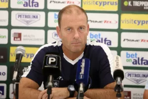 THORUP/ "Πολύ δυνατή ομάδα η ΑΕΚ-Θα δροσιστούμε στο ημίχρονο" (φώτος)