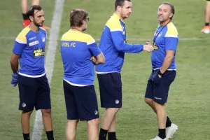 (ΦΩΤΟΣ) ΕΤΟΙΜΟ το ΑΠΟΕΛ - Ολοκληρώθηκε η προπόνηση 