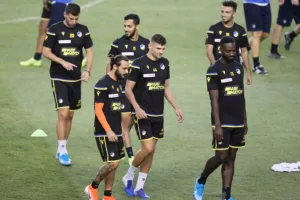 (ΦΩΤΟΣ) ΕΤΟΙΜΟ το ΑΠΟΕΛ - Ολοκληρώθηκε η προπόνηση 