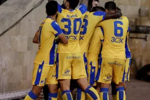 ΘΡΥΛΙΚΗ πρόκριση και ξανά ΟΜΙΛΟΥΣ!! (φώτος)