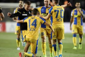 ΘΡΥΛΙΚΗ πρόκριση και ξανά ΟΜΙΛΟΥΣ!! (φώτος)