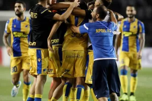 ΘΡΥΛΙΚΗ πρόκριση και ξανά ΟΜΙΛΟΥΣ!! (φώτος)