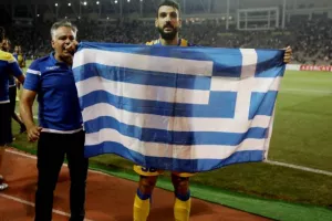 ΘΡΥΛΙΚΗ πρόκριση και ξανά ΟΜΙΛΟΥΣ!! (φώτος)