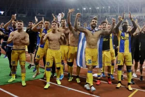 ΘΡΥΛΙΚΗ πρόκριση και ξανά ΟΜΙΛΟΥΣ!! (φώτος)